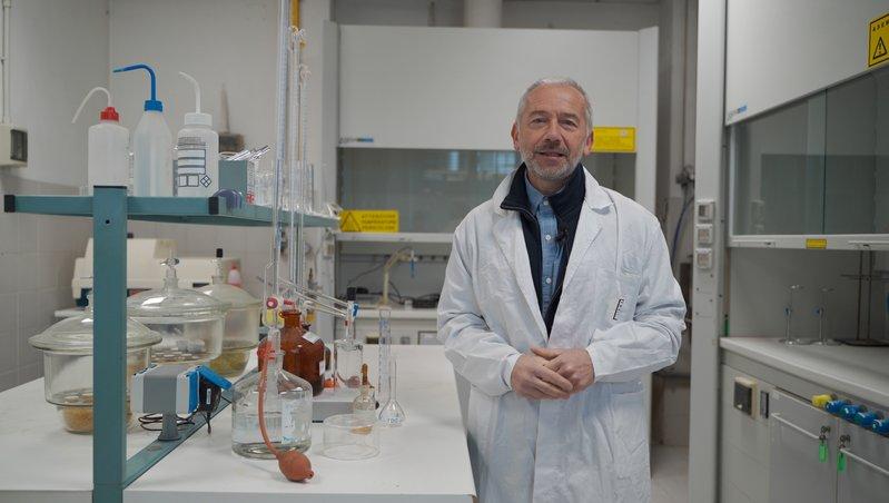 Livio Capelli (in laboratorio)